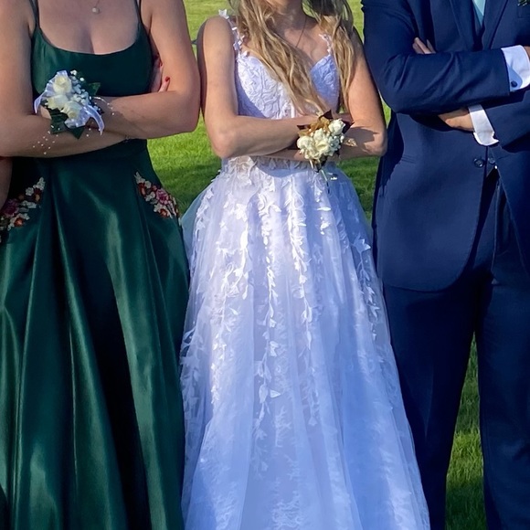 WHITE CORSET PROM DRESS - Picture 5 of 5